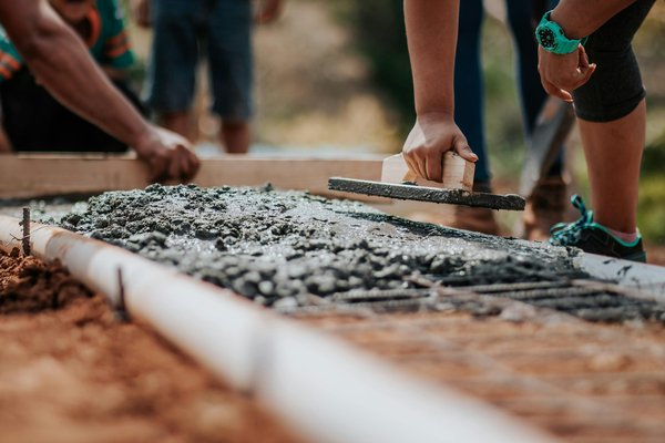 Maçonnerie et terrassement sur mesure : votre projet clé en main